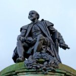 Shakespeare - Photo of Black Ceramic Male Profile Statue Under Grey Sky during Daytime